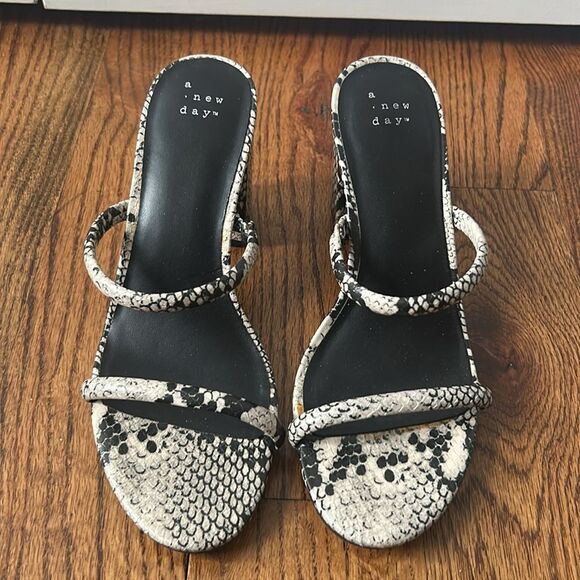 A New Day snakeskin double strap block heels Size 8 - Picture 2 of 5